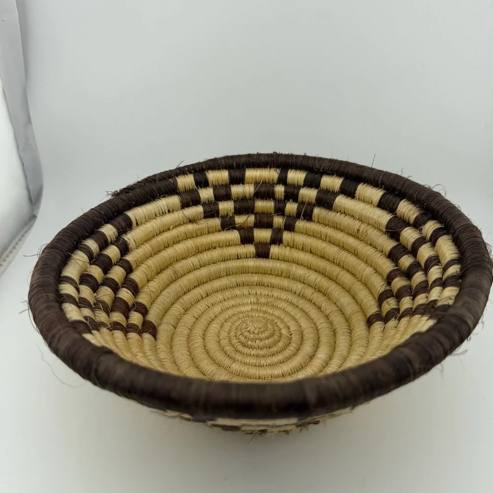 Woven Basket Bowl 8in Natural Brown Excellent Geometric Tribal Boho